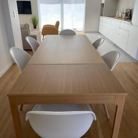 Apartamento De 75m2 A 200m De La